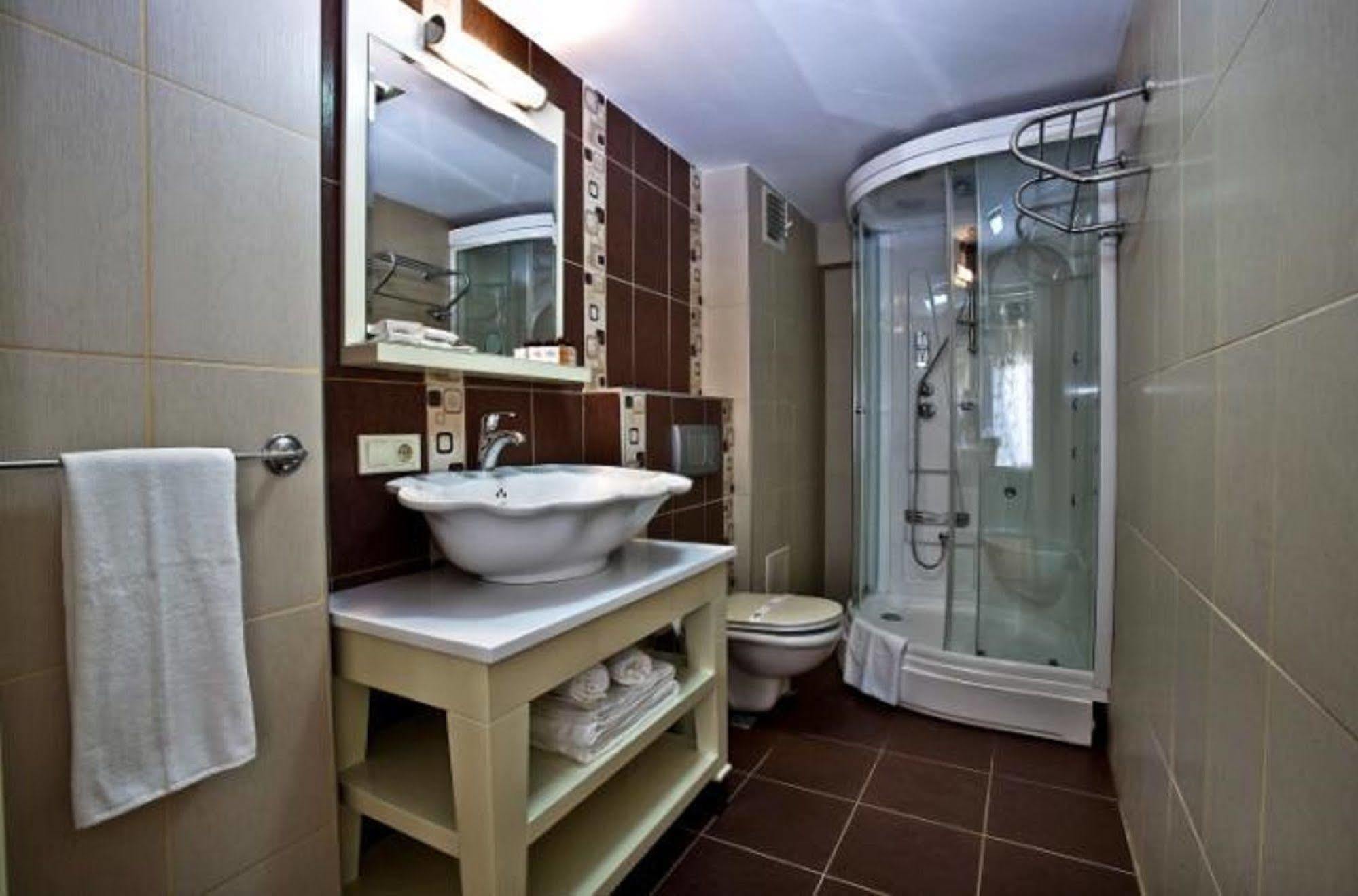 Q Hotel Laleli Estambul Exterior foto
